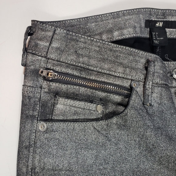 H&M Silver Metallic Wax Sheen Skinny Ankle Jeans Size 6 Gray Zip Ankle Stretchy - Picture 6 of 11